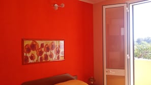 Ropa de cama de alta calidad y minibar 