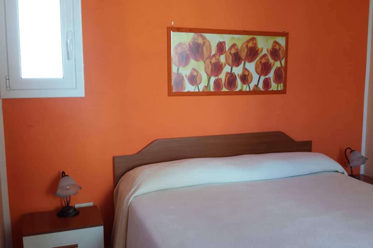 Habitación doble económica | Ropa de cama de alta calidad y minibar