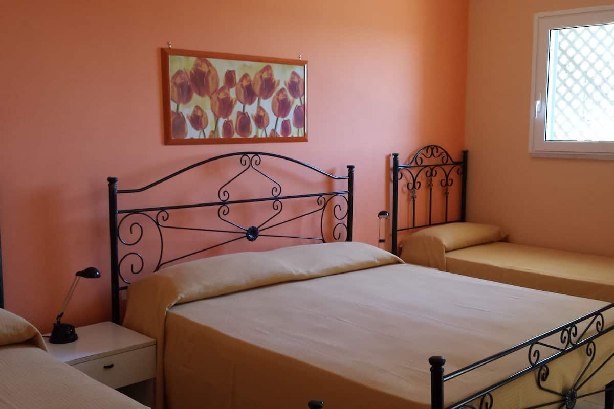 Habitación familiar | Ropa de cama de alta calidad y minibar
