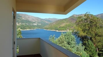 Standard Triple Room | In-room safe, blackout drapes, free WiFi, bed sheets