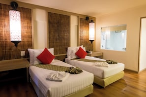 Premium Twin Room | Premium bedding, in-room safe, desk, blackout drapes