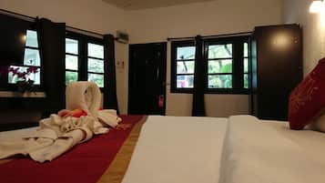 Air Conditioning Room, 1 King Bed, Garden View | In-room safe, desk, blackout drapes, rollaway beds