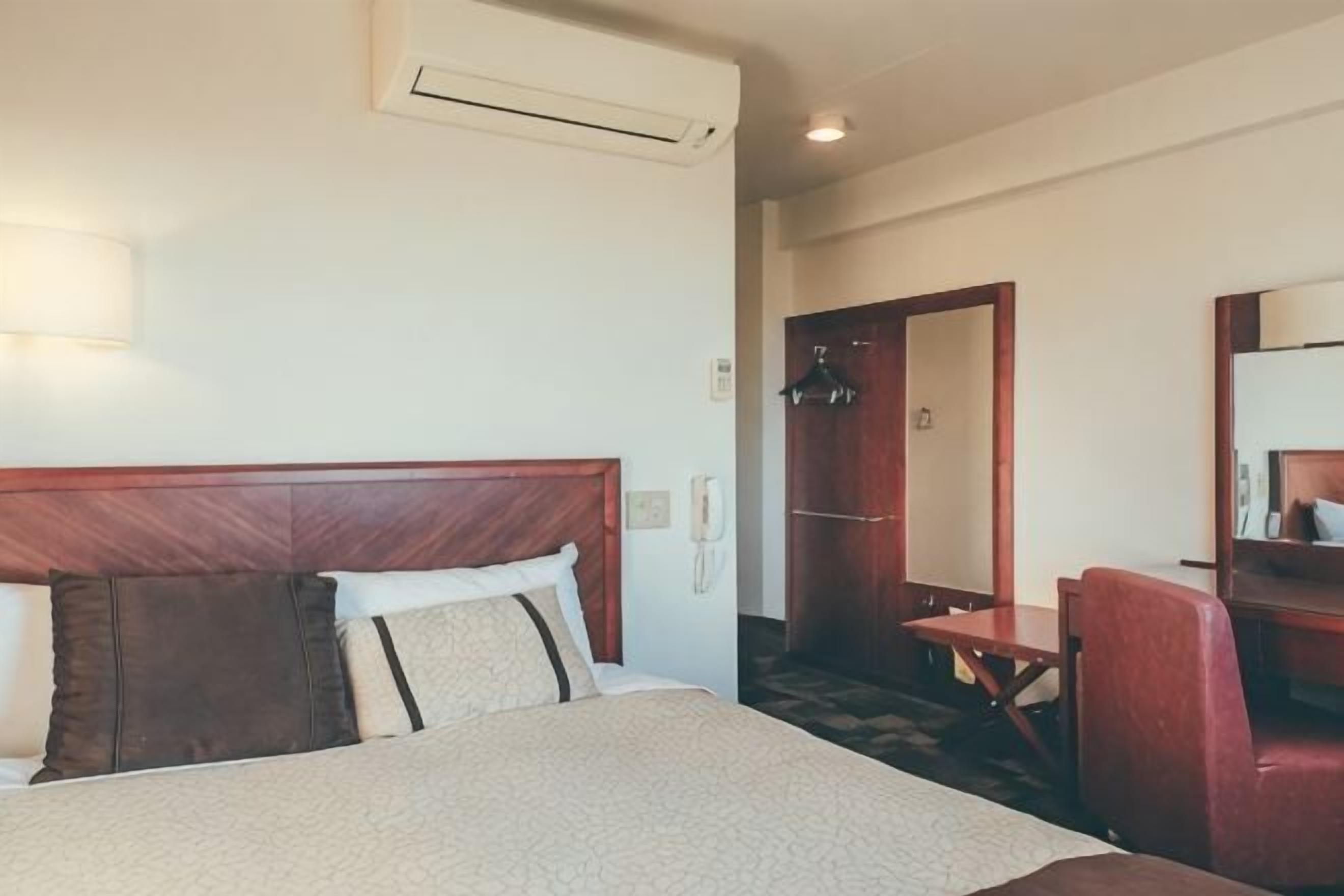 Desk, free WiFi, bed sheets