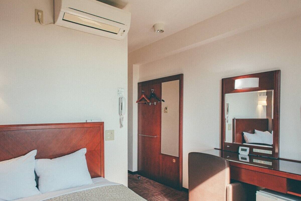 Iron/ironing board, WiFi (free), bed sheets