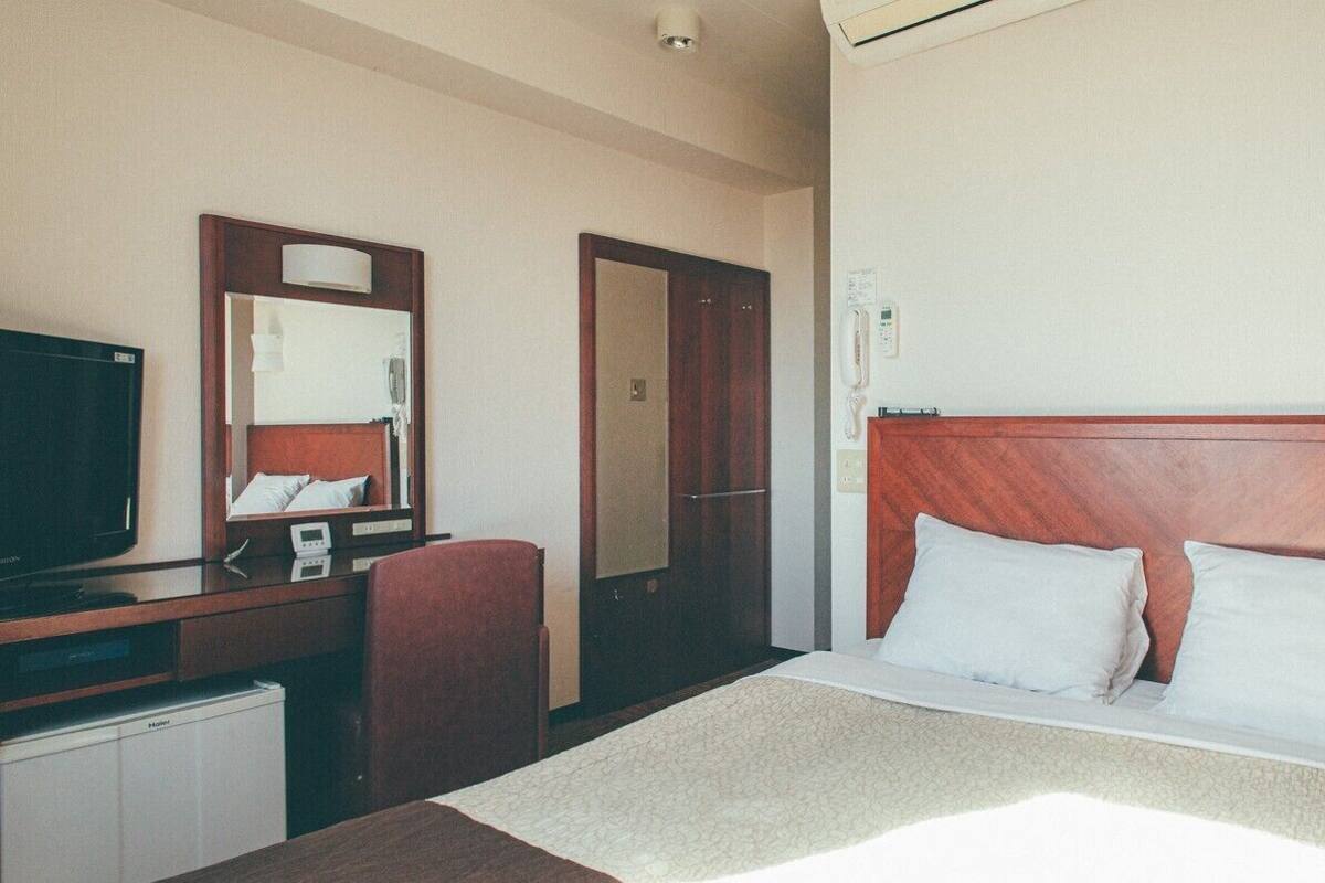Iron/ironing board, WiFi (free), bed sheets