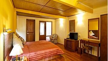 Premium bedding, down duvets, desk, iron/ironing board