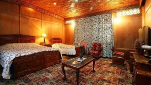 Junior Suite | Desk, blackout curtains, iron/ironing board (on request) - Royal Dandoo Palace of Houseboat (Srinagar)