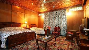 Junior Suite | Desk, blackout curtains, iron/ironing board