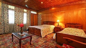 Junior Suite | Desk, blackout curtains, iron/ironing board (on request) - Royal Dandoo Palace of Houseboat (Srinagar)