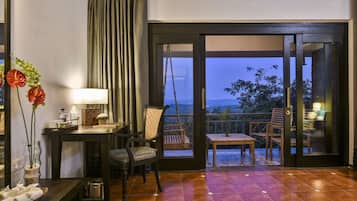 Aster Room, 1 King Bed | In-room safe, desk, blackout drapes, free WiFi
