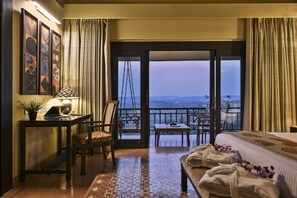 Saffron Suite, 1 king Bed | Caja fuerte, escritorio, cortinas opacas y wifi gratis