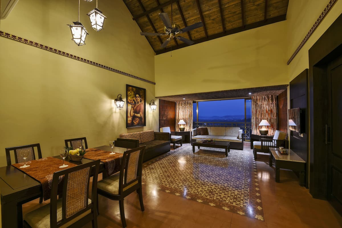 Saffron Suite | Living room