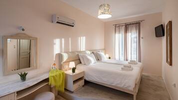Quarto superior, vista para o mar | Frigobar, cofres nos quartos, cortinas blackout, Wi-Fi de cortesia
