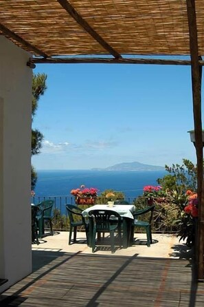 Outdoor dining - Alle Ginestre B&B (Anacapri)