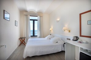 Dobbeltværelse | Minibar, pengeskab på værelset, mørklægningsgardiner, gratis Wi-Fi