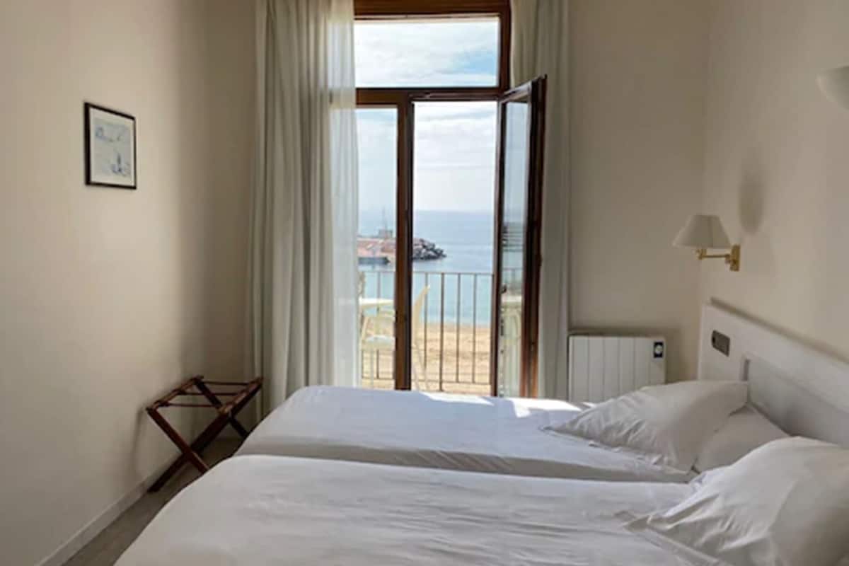 double room | minibar, in-room safe, blackout curtains, free wifi