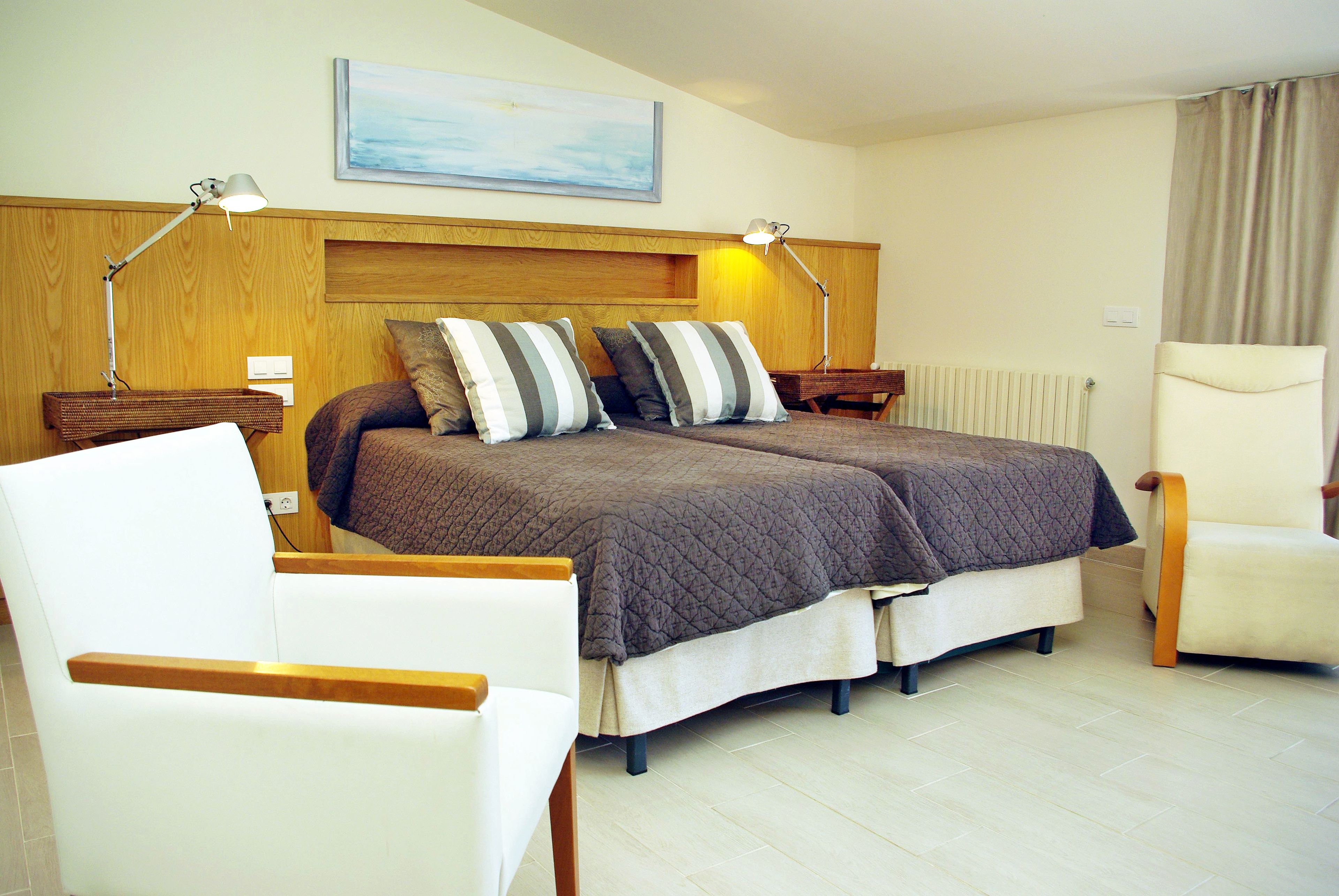 superior double room | minibar, in-room safe, blackout curtains, free wifi