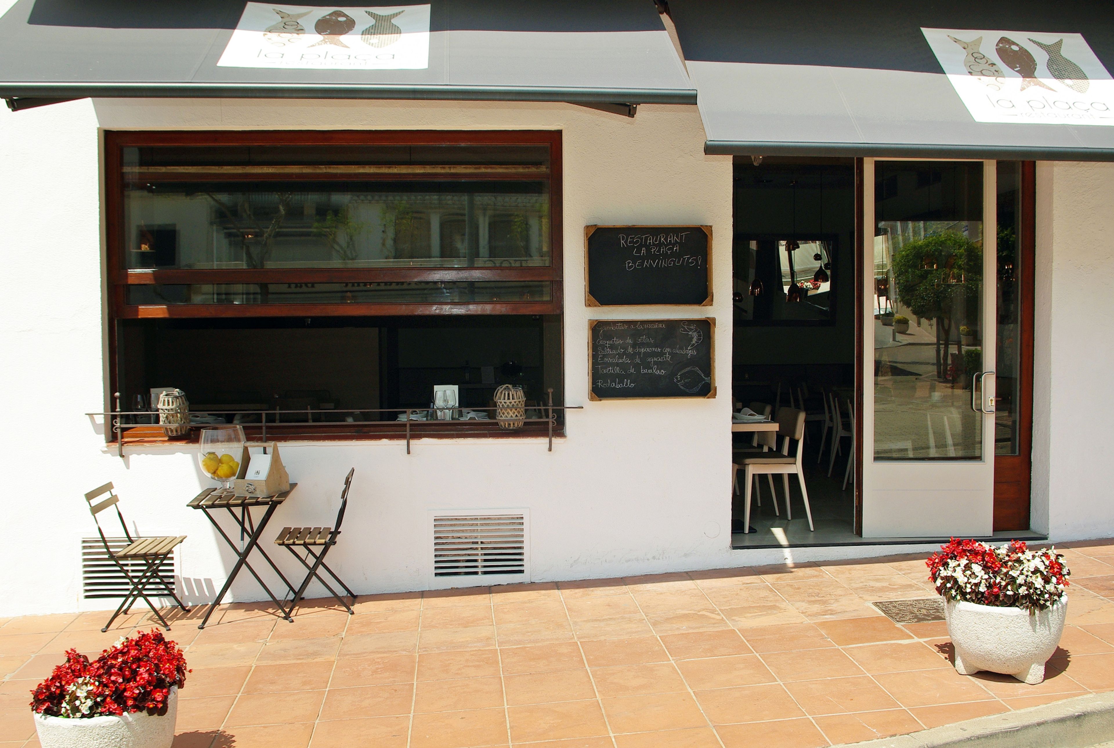 lunch and dinner served, mediterranean cuisine