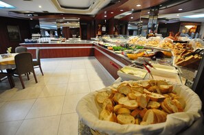 Café da manhã, almoço e jantar