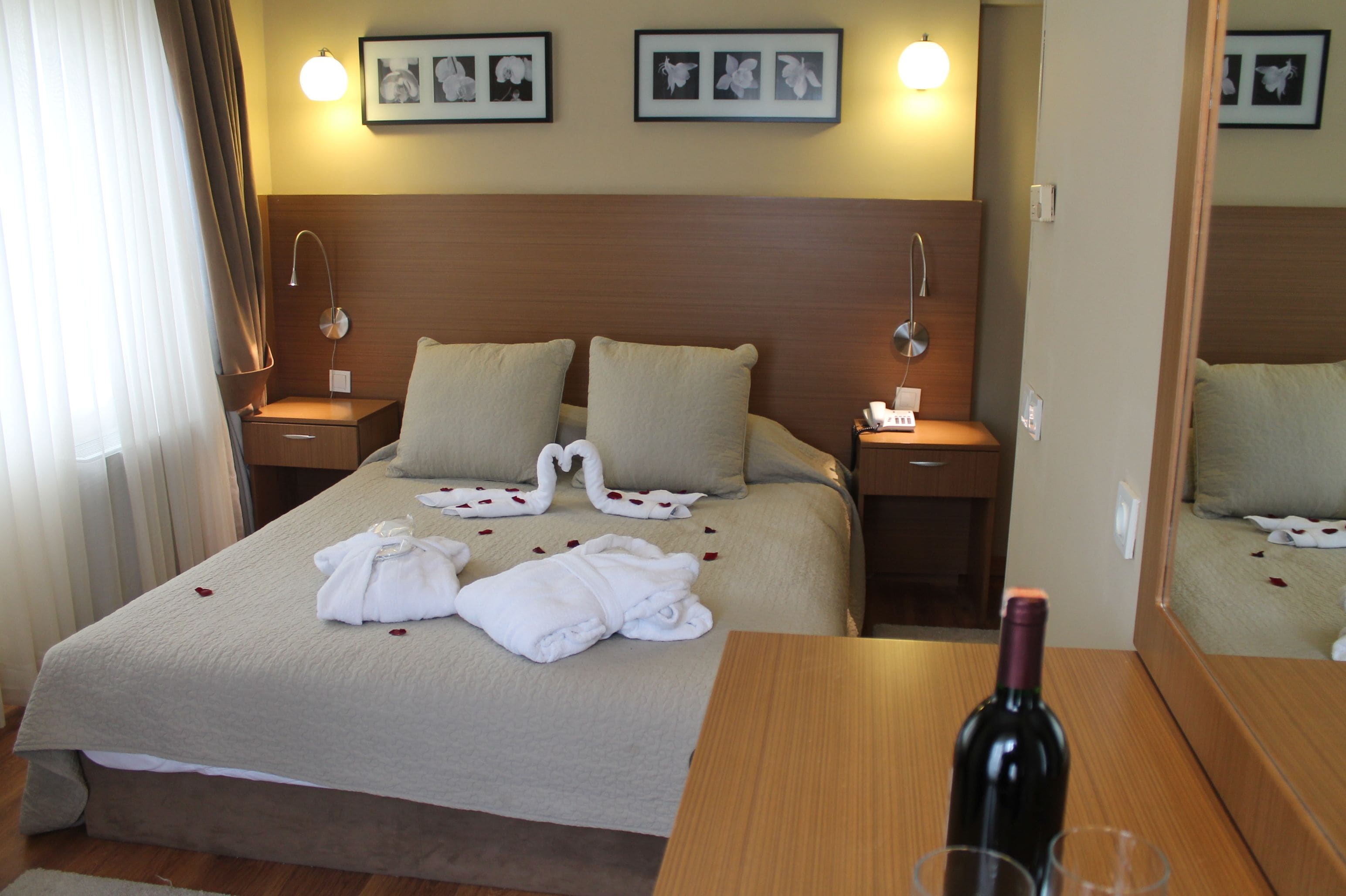 Suite | Minibar, in-room safe, desk, iron/ironing board
