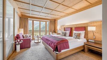 Premium bedding, pillowtop beds, free minibar, in-room safe