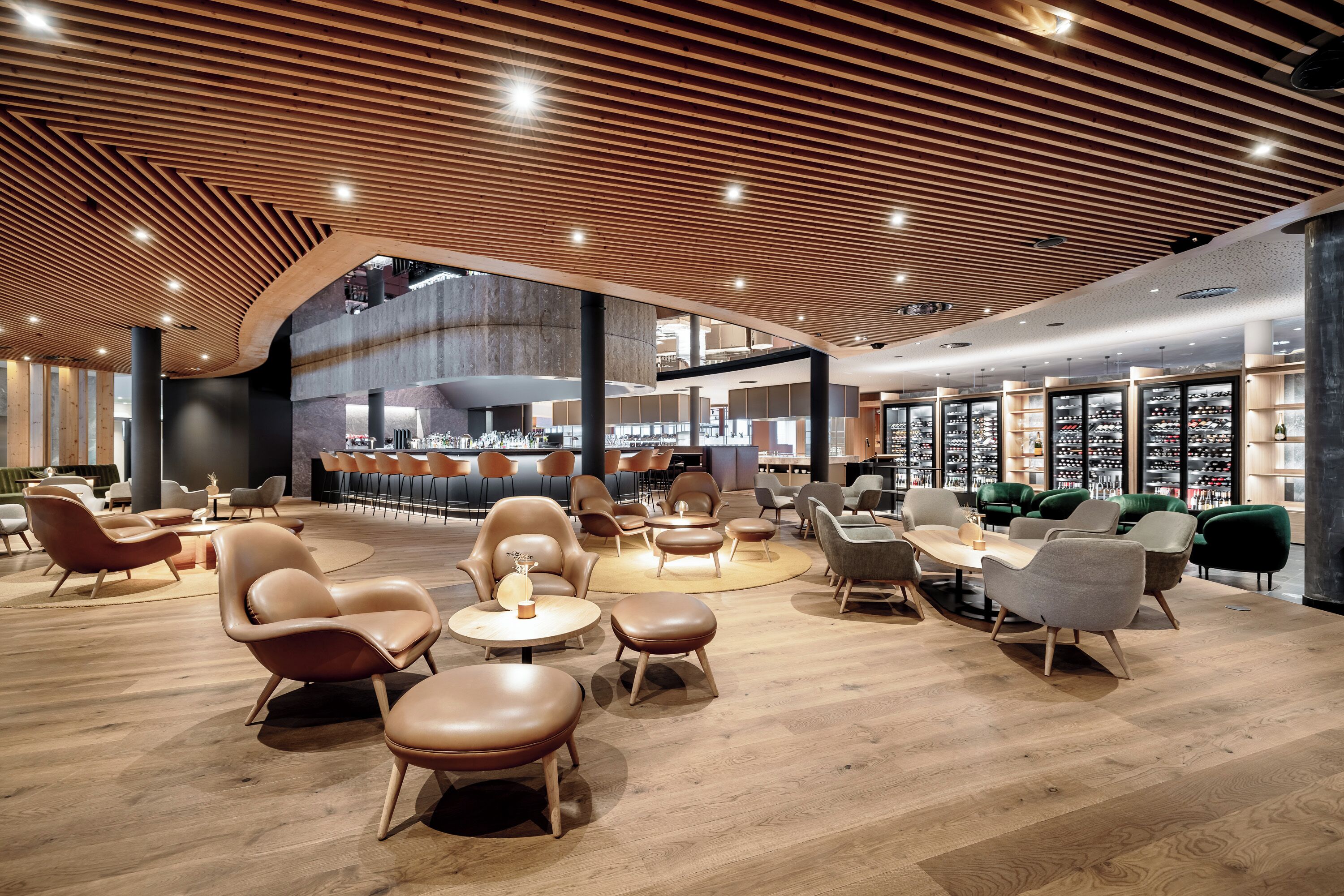 2 bars/lounges, poolside bar
