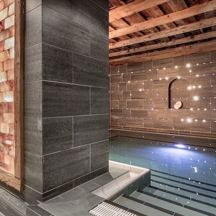 Couples treatment rooms, sauna, steam room, hot springs, body treatments