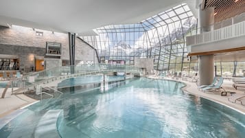 3 piscinas internas, 5 piscinas externas, espreguiçadeiras