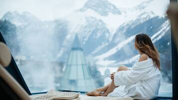 Couples treatment room(s), sauna, steam room