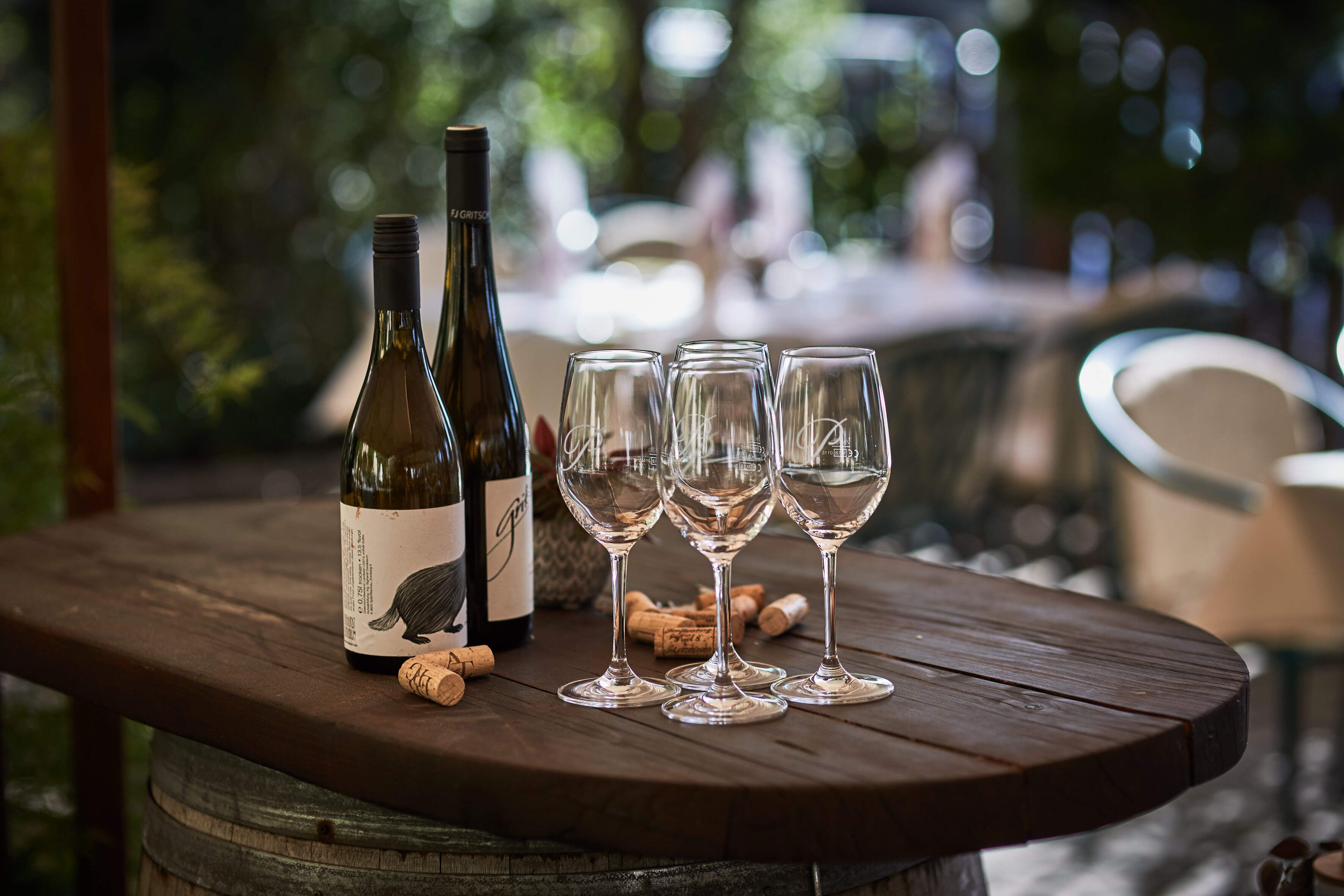 2 restaurants, breakfast served