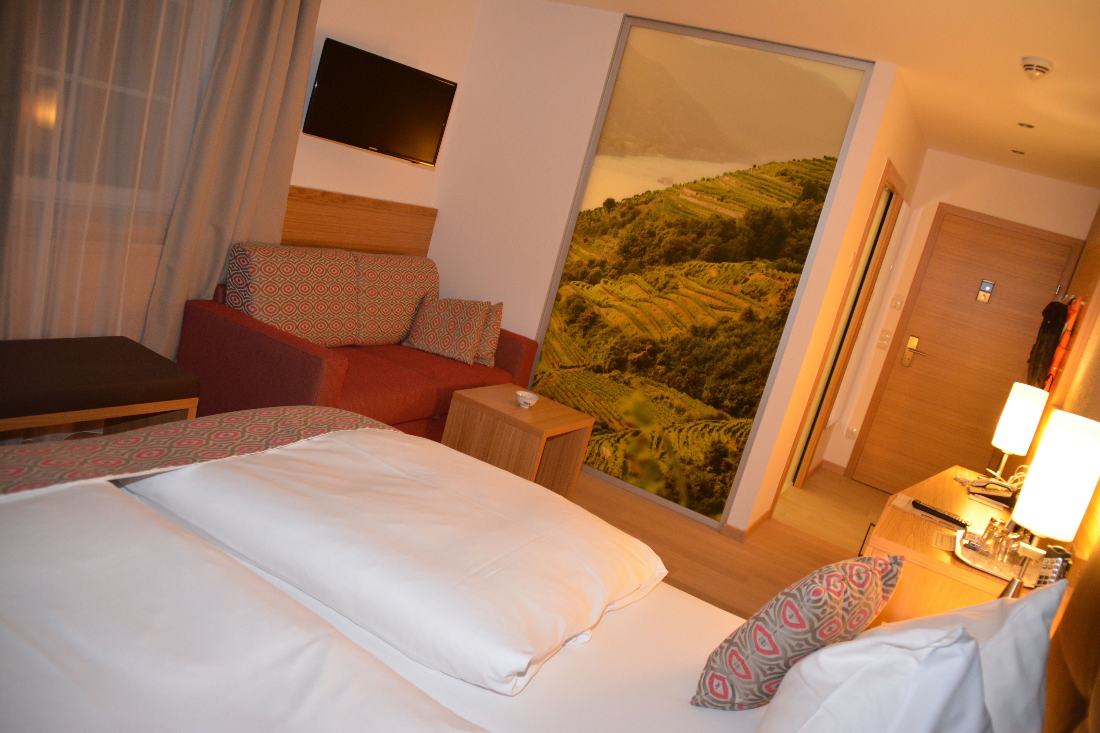 comfort double room | living area | flat-screen tv