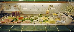 Frokostbuffé hver dag (EUR 14 per person)