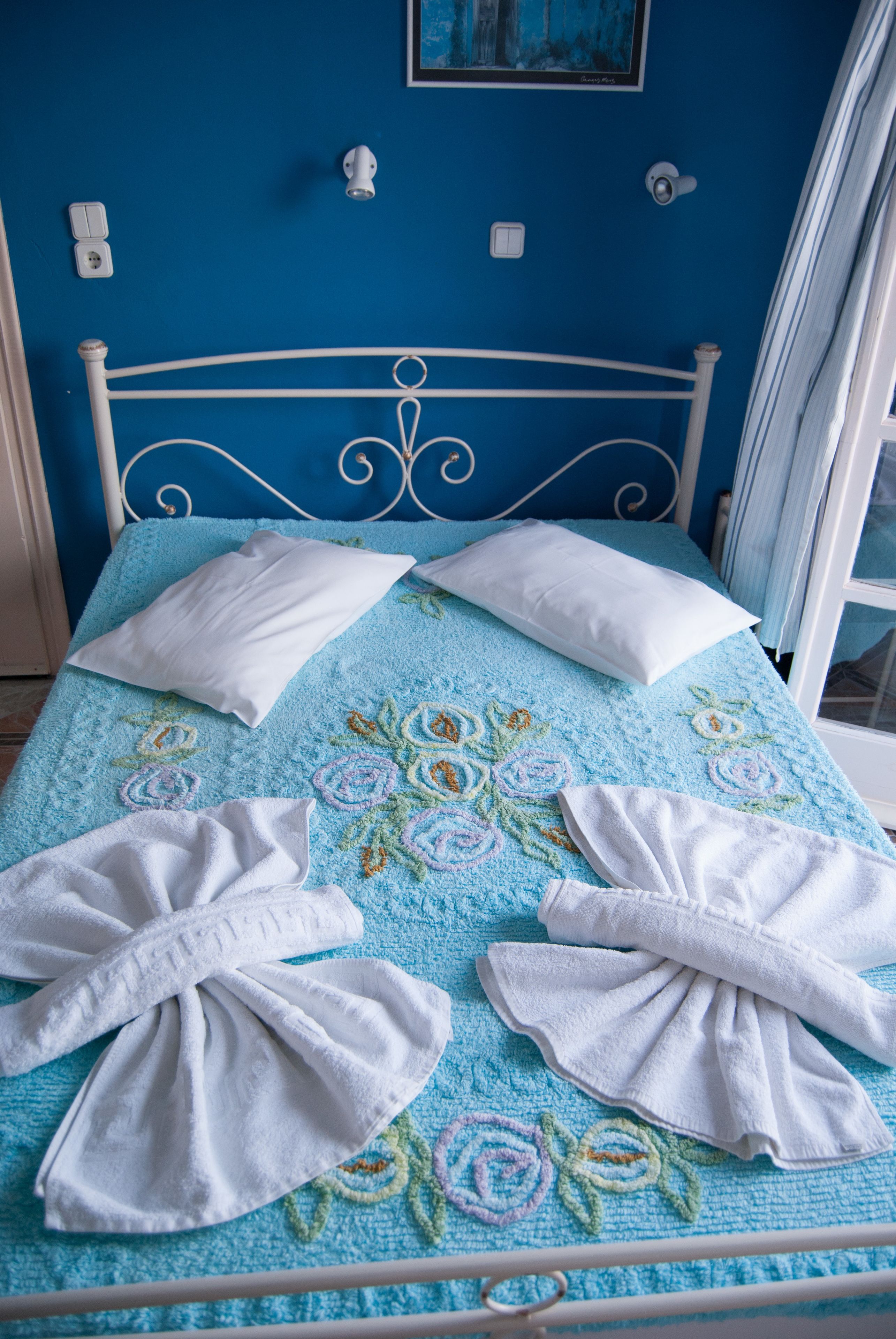 standard double or twin room | 1 bedroom, in-room safe, desk, free wifi