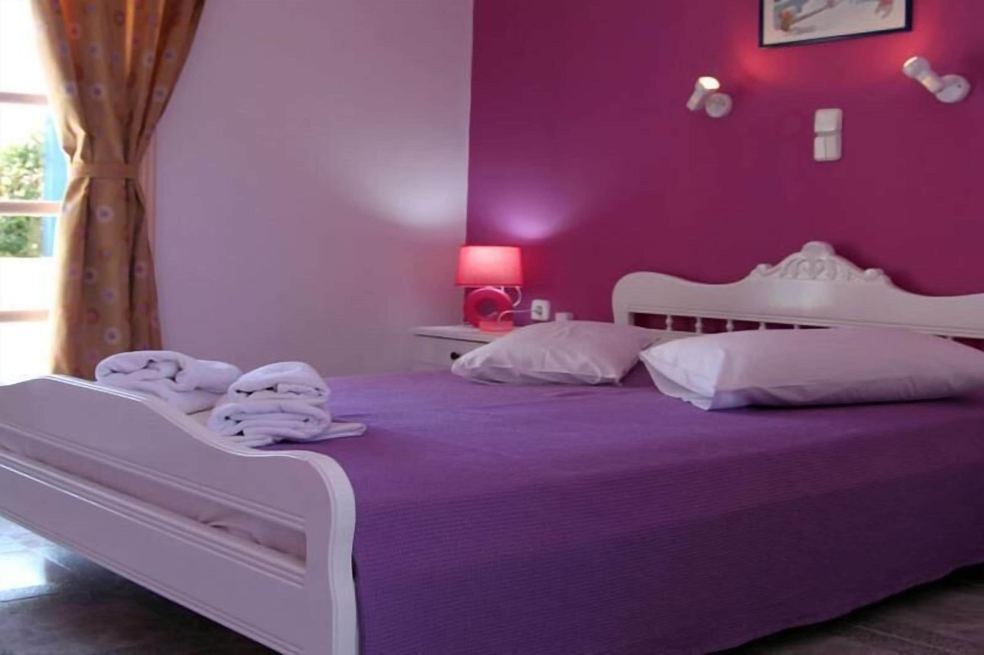 standard double or twin room | 1 bedroom, in-room safe, desk, free wifi