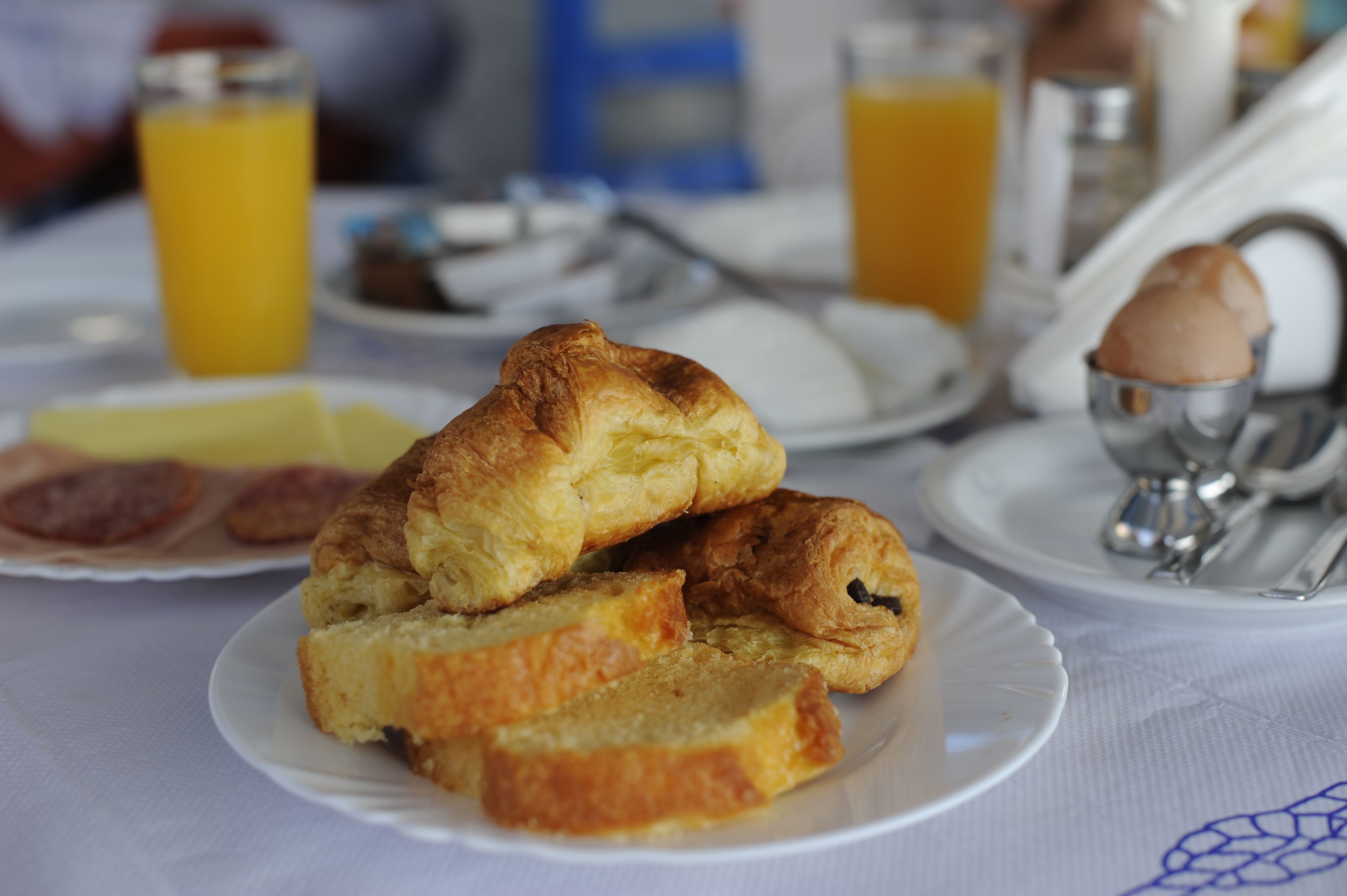 daily continental breakfast (eur 10 per person)