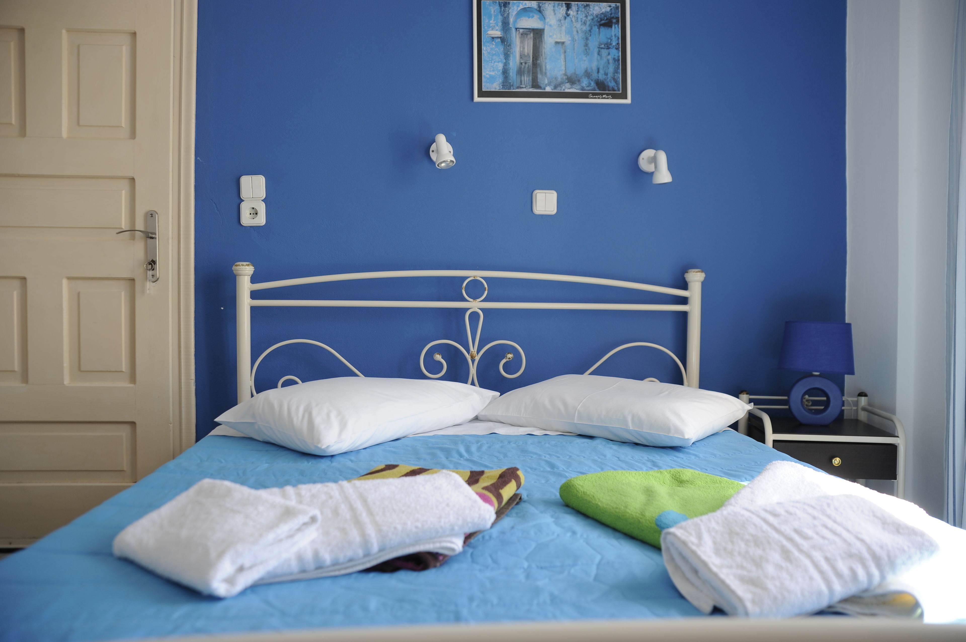 standard double or twin room | 1 bedroom, in-room safe, desk, free wifi