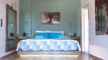 Standard Apartment | In-room safe, desk, free WiFi, bed sheets