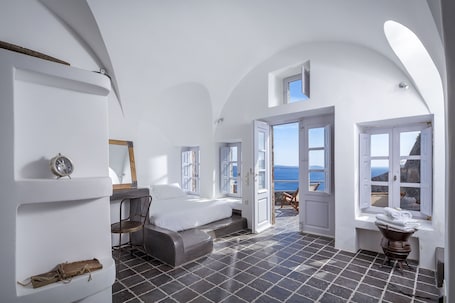 Villa, Jetted Tub, Sea View (Full Moon Villa Outdoor Plunge Pool) | Premium bedding, down comforters, pillowtop beds, in-room safe. White Pearl Villas