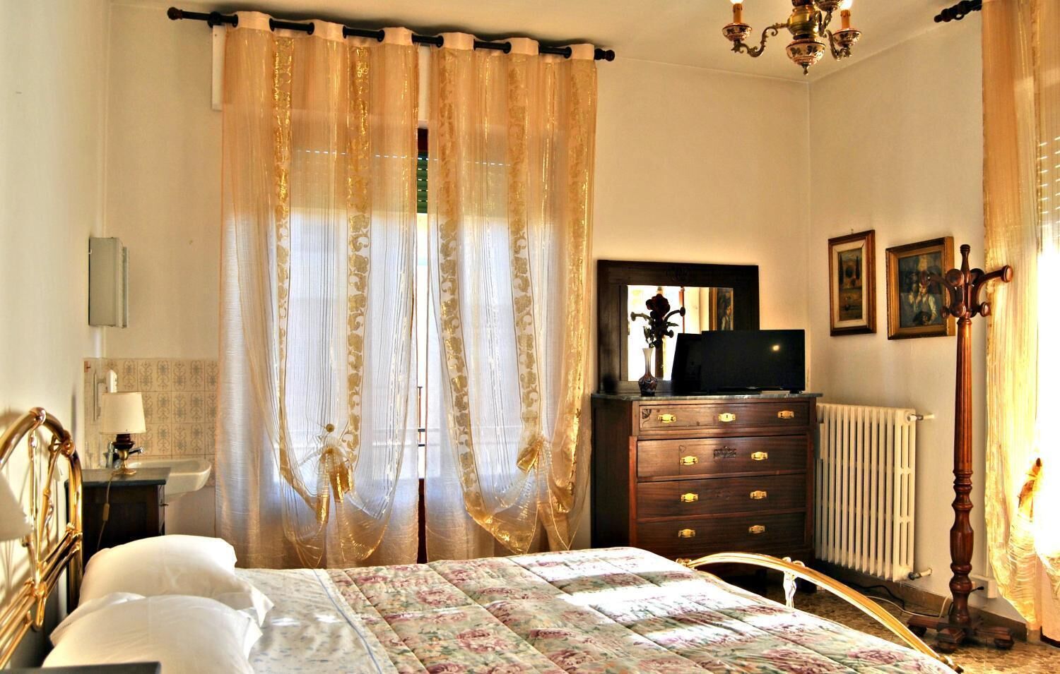 デスク、WiFi (無料)