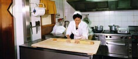 Aamiainen, lounas ja illallinen; ulkoilmaravintola