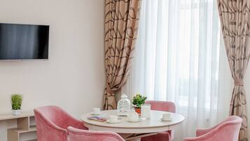 Habitación de lujo, 1 habitación | Cortinas opacas y sistema de insonorización