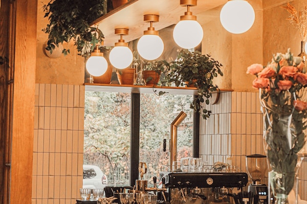 Se sirven desayunos, comidas, cenas y cocina local