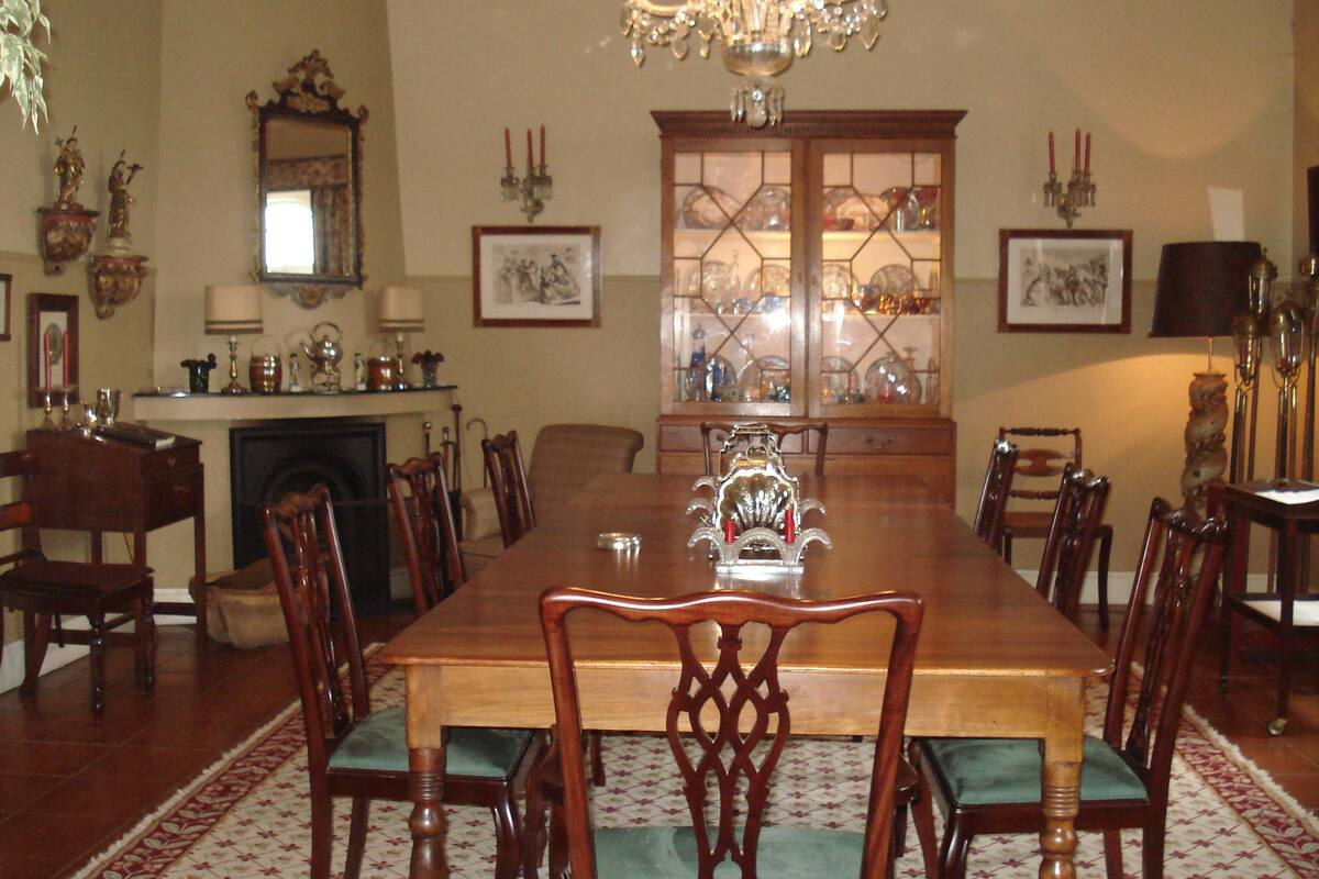 Grand Apartment, Garden View | In-room dining