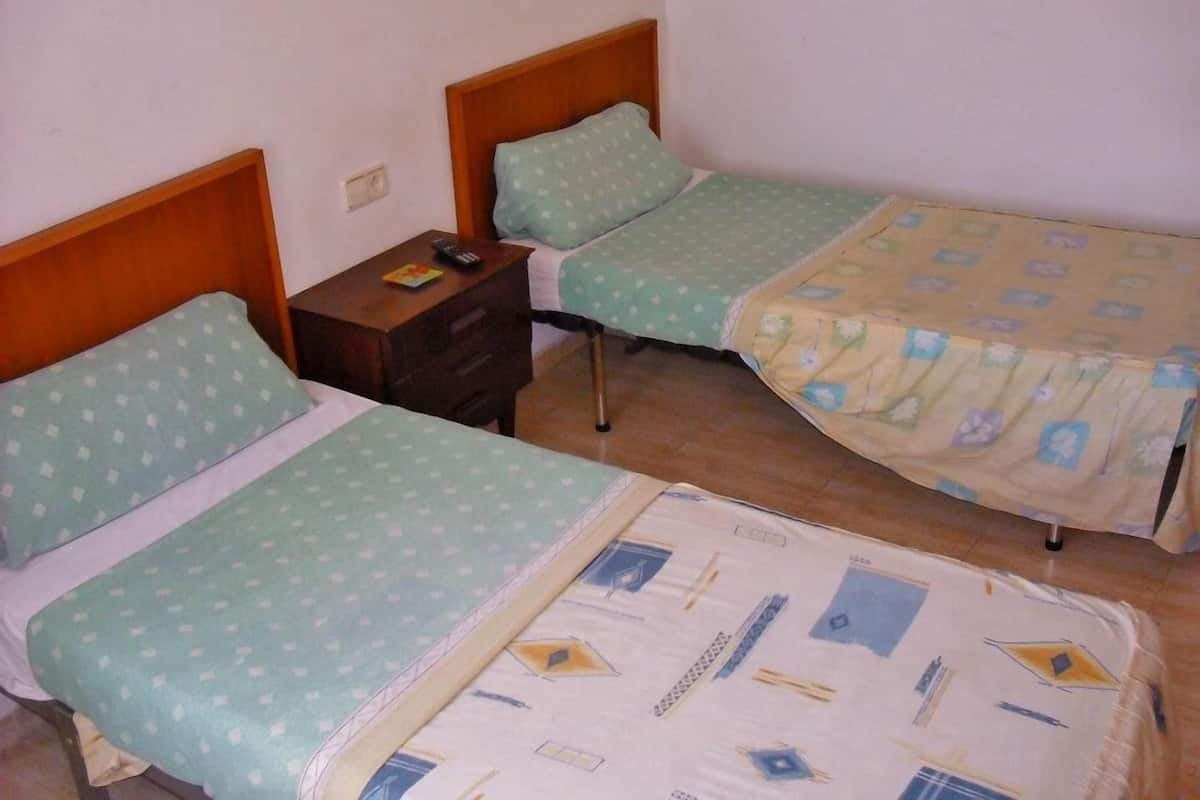 Basic Double Room | Rollaway beds, free WiFi