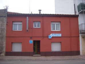 Fachada de la propiedad