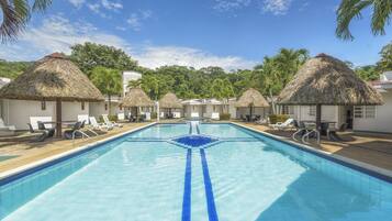 2 piscinas al aire libre