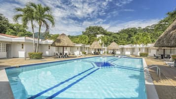 2 piscinas al aire libre