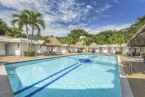 2 outdoor pools - Hotel Santa Barbara (Villavicencio)