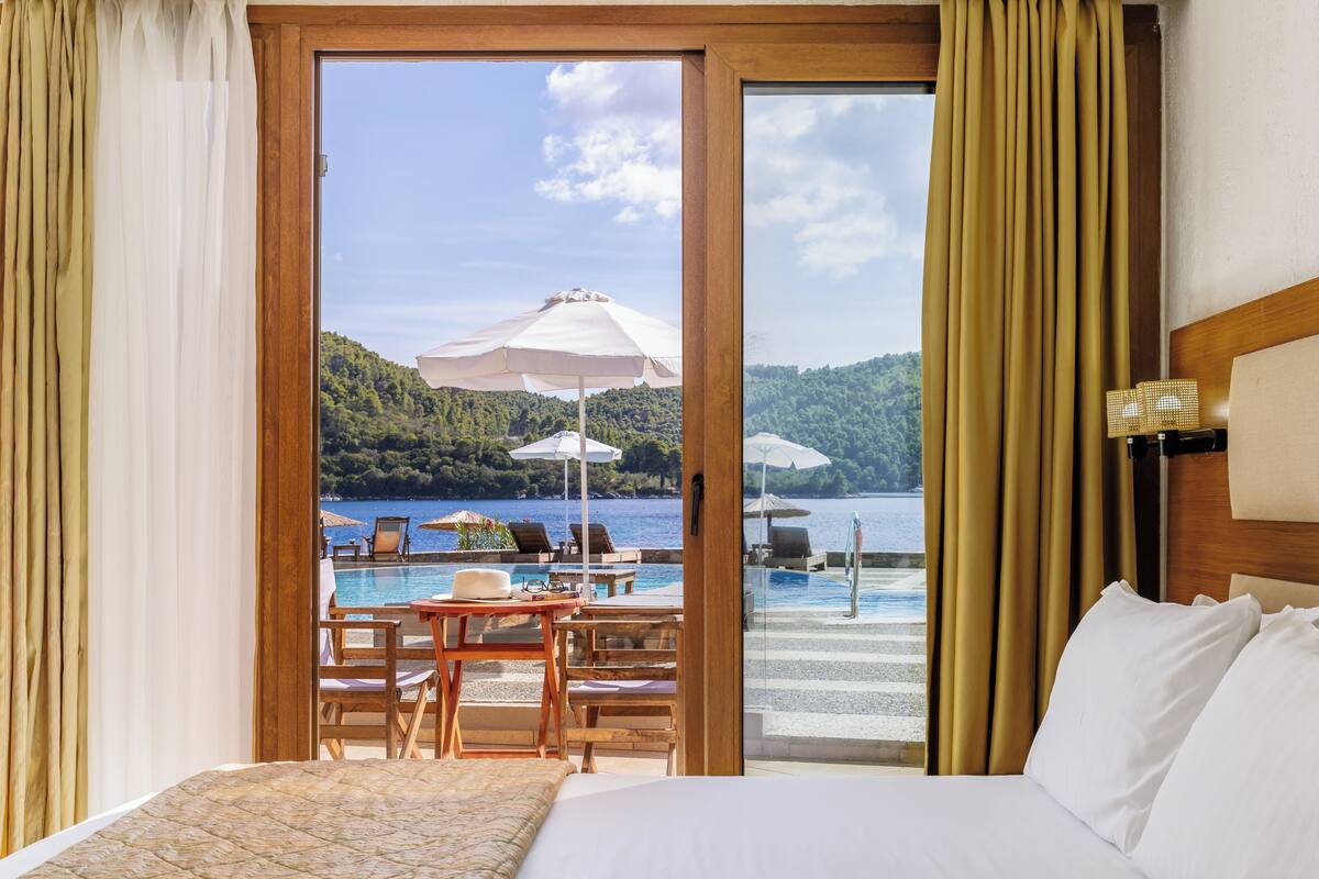 1 bedroom, in-room safe, blackout drapes, soundproofing