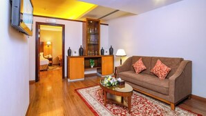 Executive Double or Twin Room, 1 Double Bed | Minibar, in-room safe, desk, iron/ironing board - Fortune Pearl Hotel, Deira (Dubai)